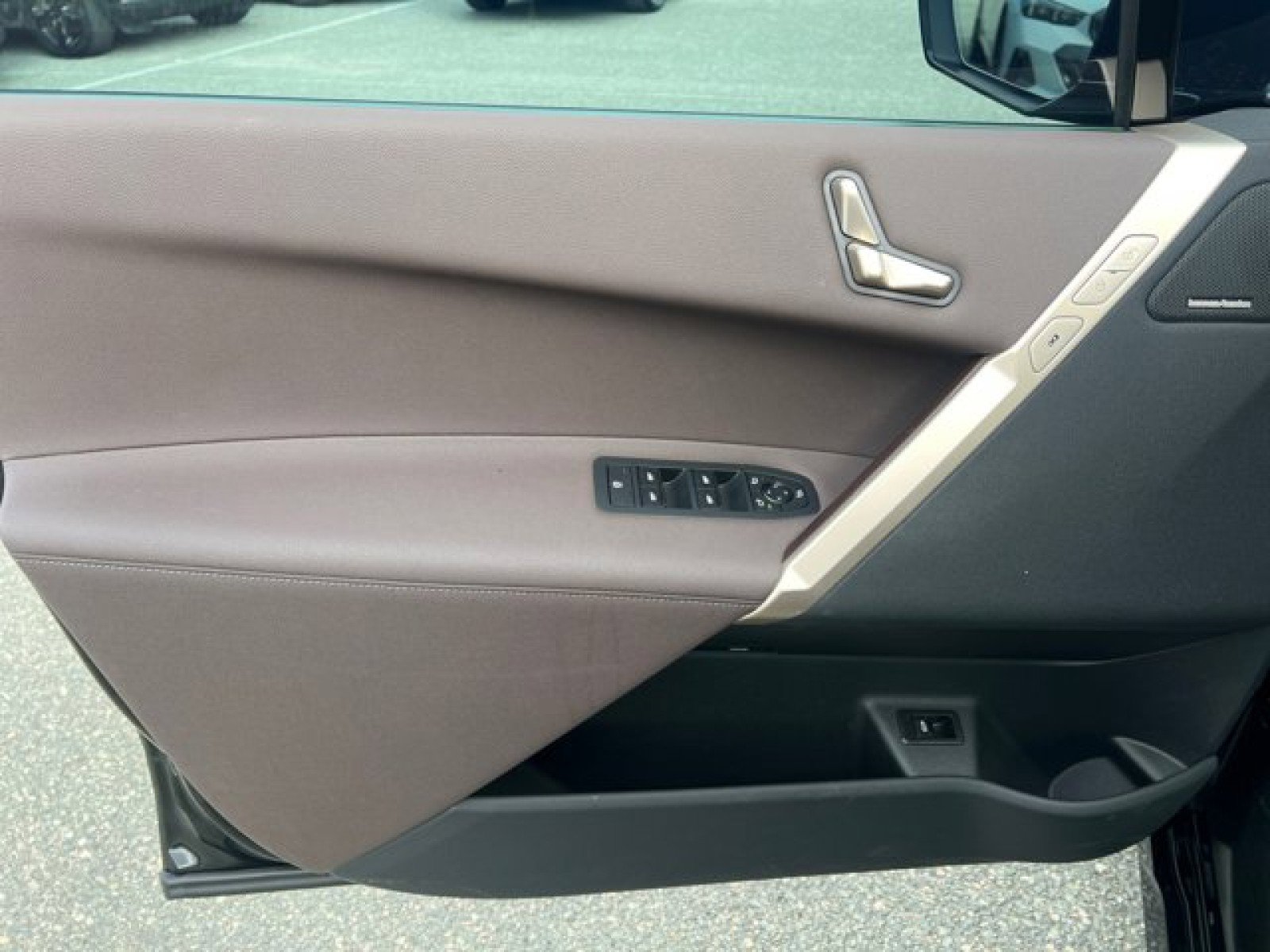 Used 2025 BMW iX xDrive50 image 21