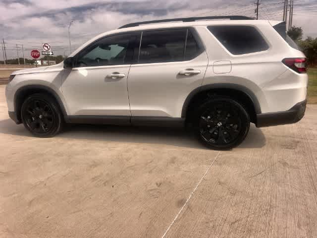 Certified 2026 Honda Pilot Black Edition image 4