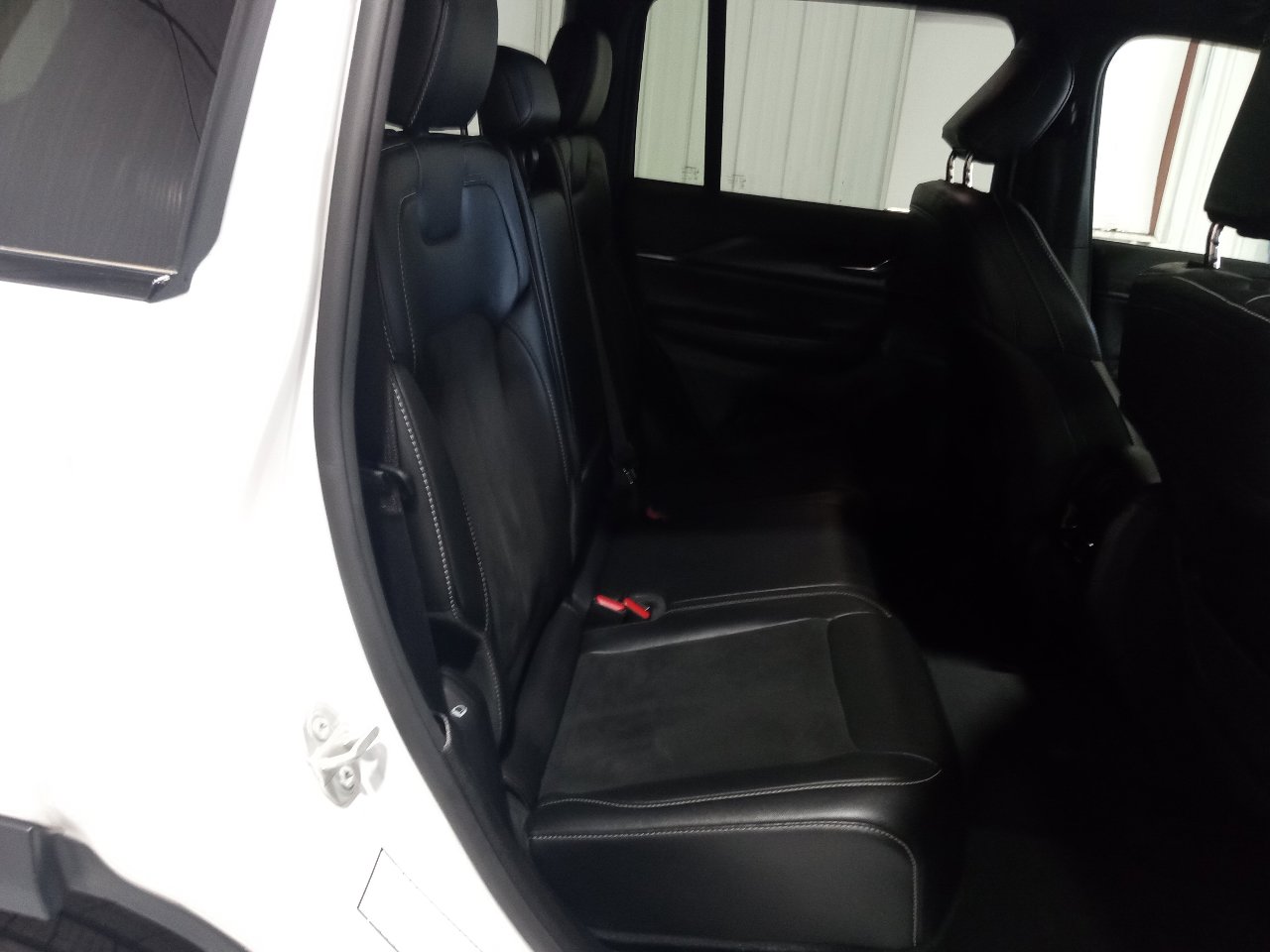 Used 2024 Jeep Grand Cherokee Altitude AWD/4WD image 5