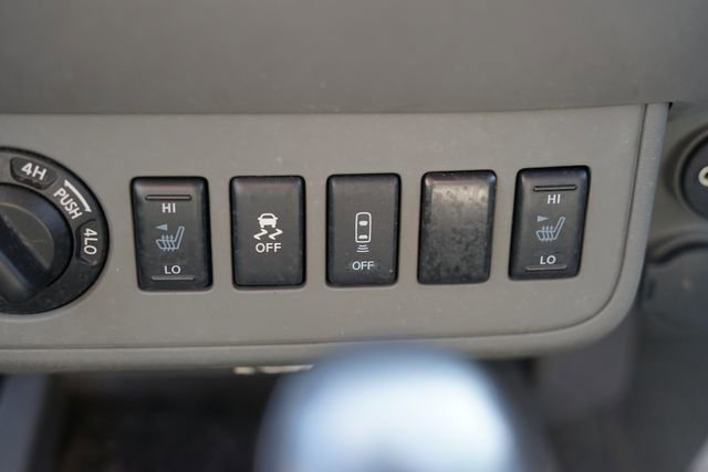 Used 2021 Nissan Frontier SV w/ Midnight Edition Floor Mats image 15