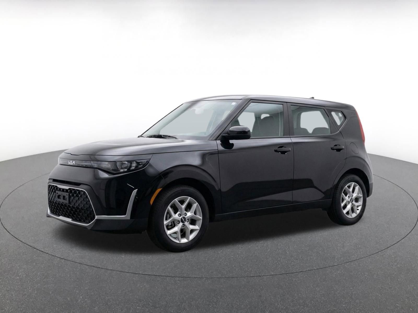 Used 2025 Kia Soul LX w/ LX Technology Package FWD image 3