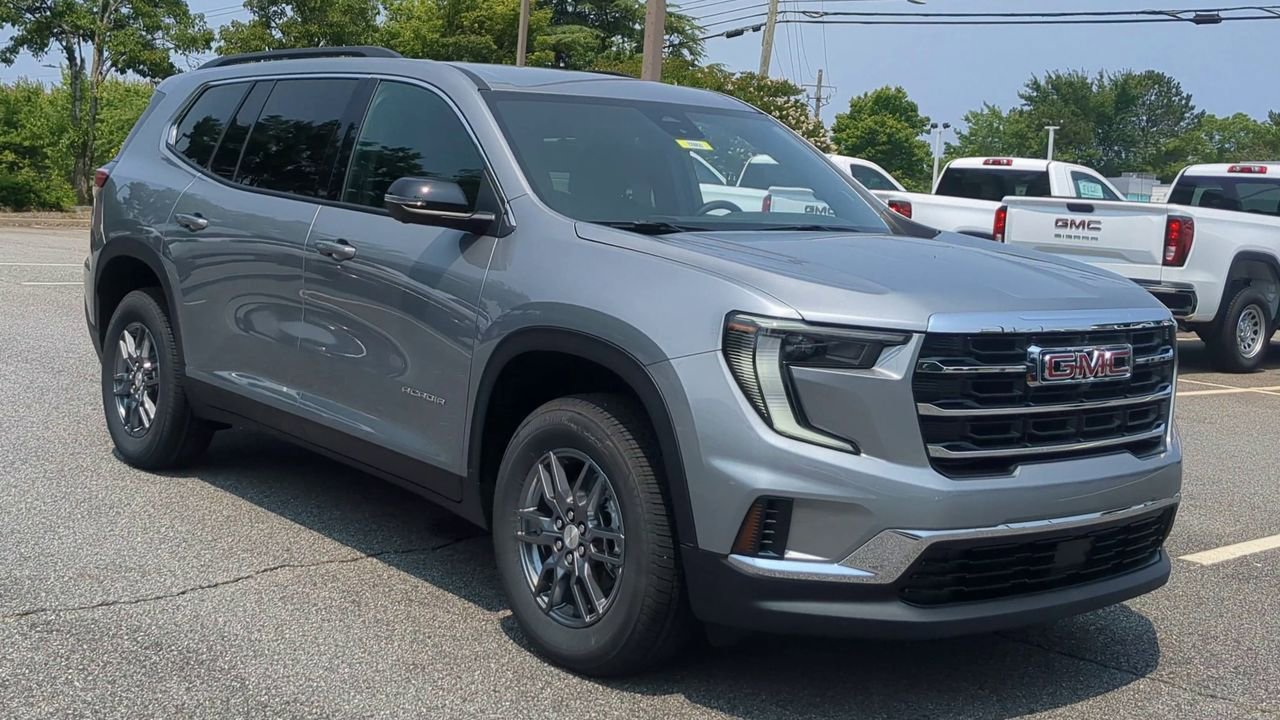 New 2025 GMC Acadia Elevation image 2