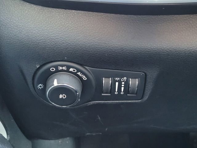 Used 2025 Jeep Compass Limited image 14