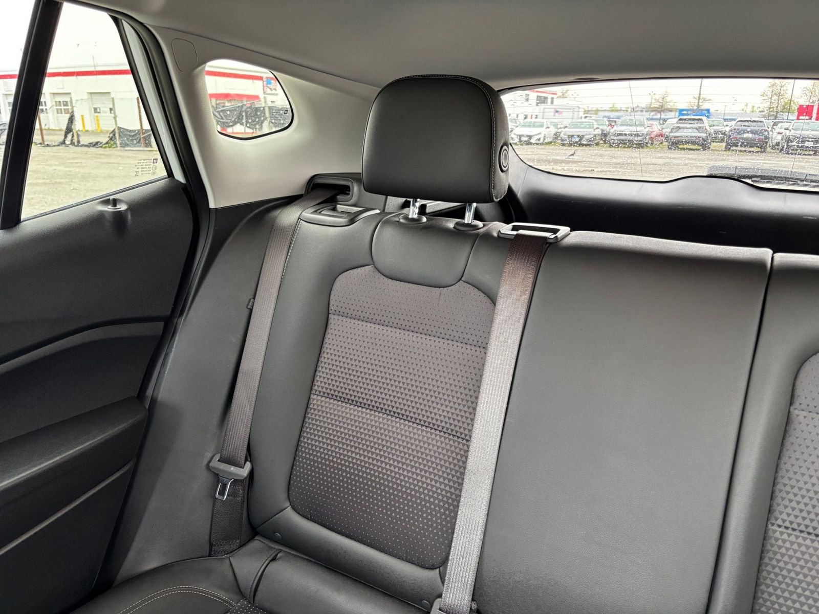 Used 2025 Chevrolet Trax LT FWD image 35