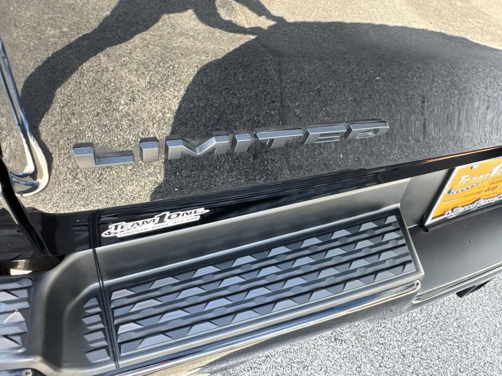 Used 2020 RAM 1500 Limited w/ Black Appearance Package AWD/4WD image 32