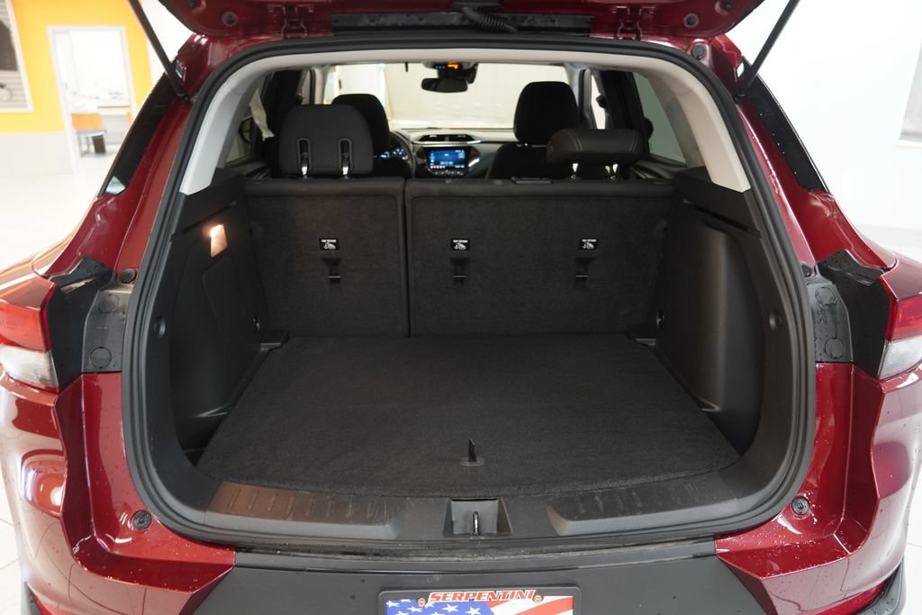 Certified 2023 Chevrolet TrailBlazer LT w/ LPO, Blackout Package AWD/4WD image 13