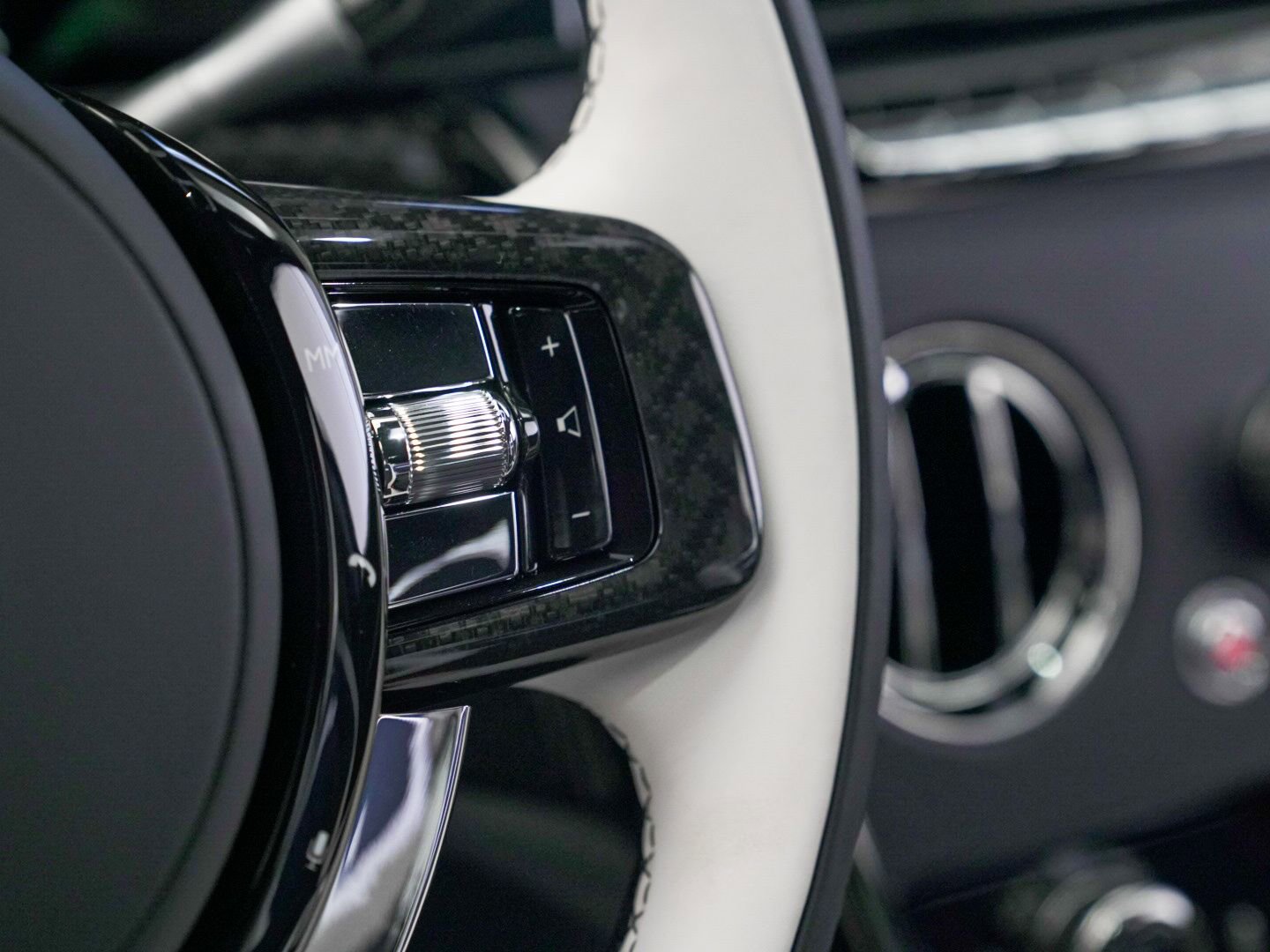 New 2026 Rolls-Royce Cullinan Black Badge image 26