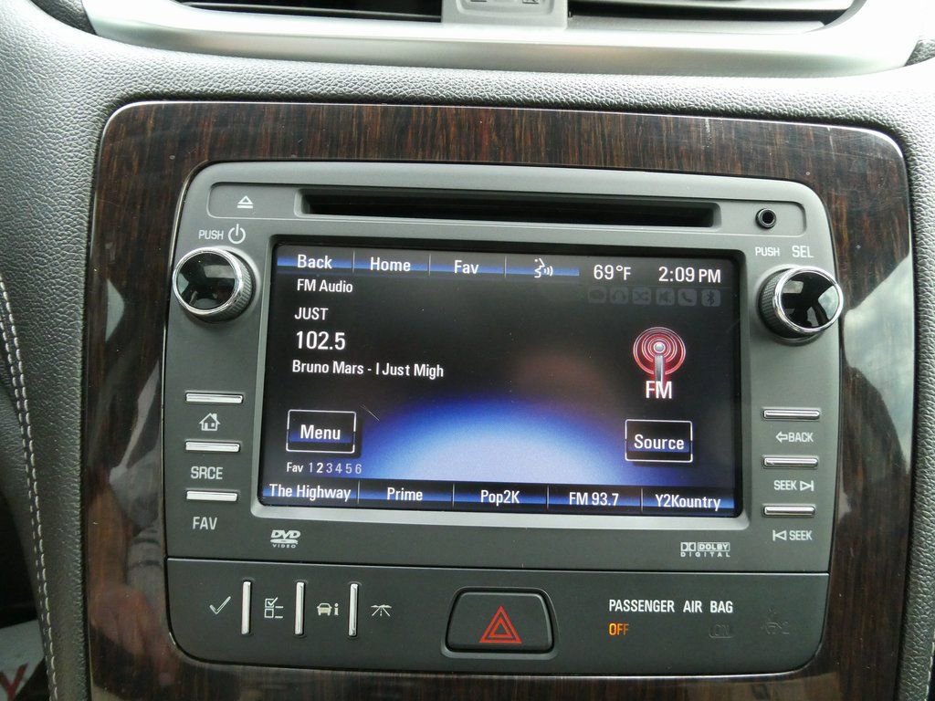 Used 2017 Chevrolet Traverse LT w/ Traveler's Package image 32