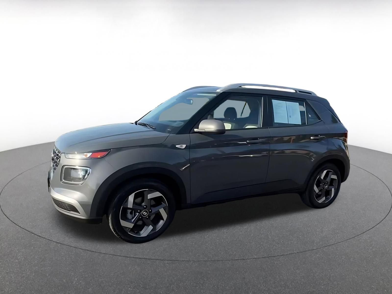 Used 2025 Hyundai Venue SEL image 8