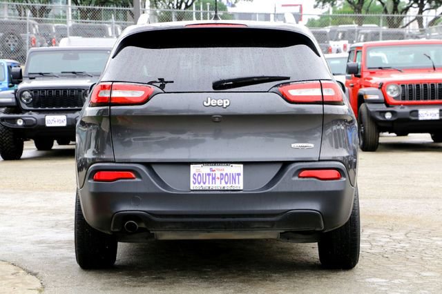 Used 2016 Jeep Cherokee Latitude w/ Comfort/Convenience Group FWD image 6