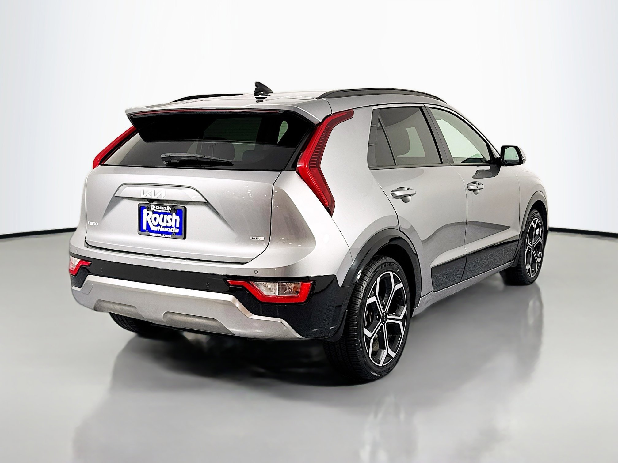 Used 2023 Kia Niro EX Touring image 5