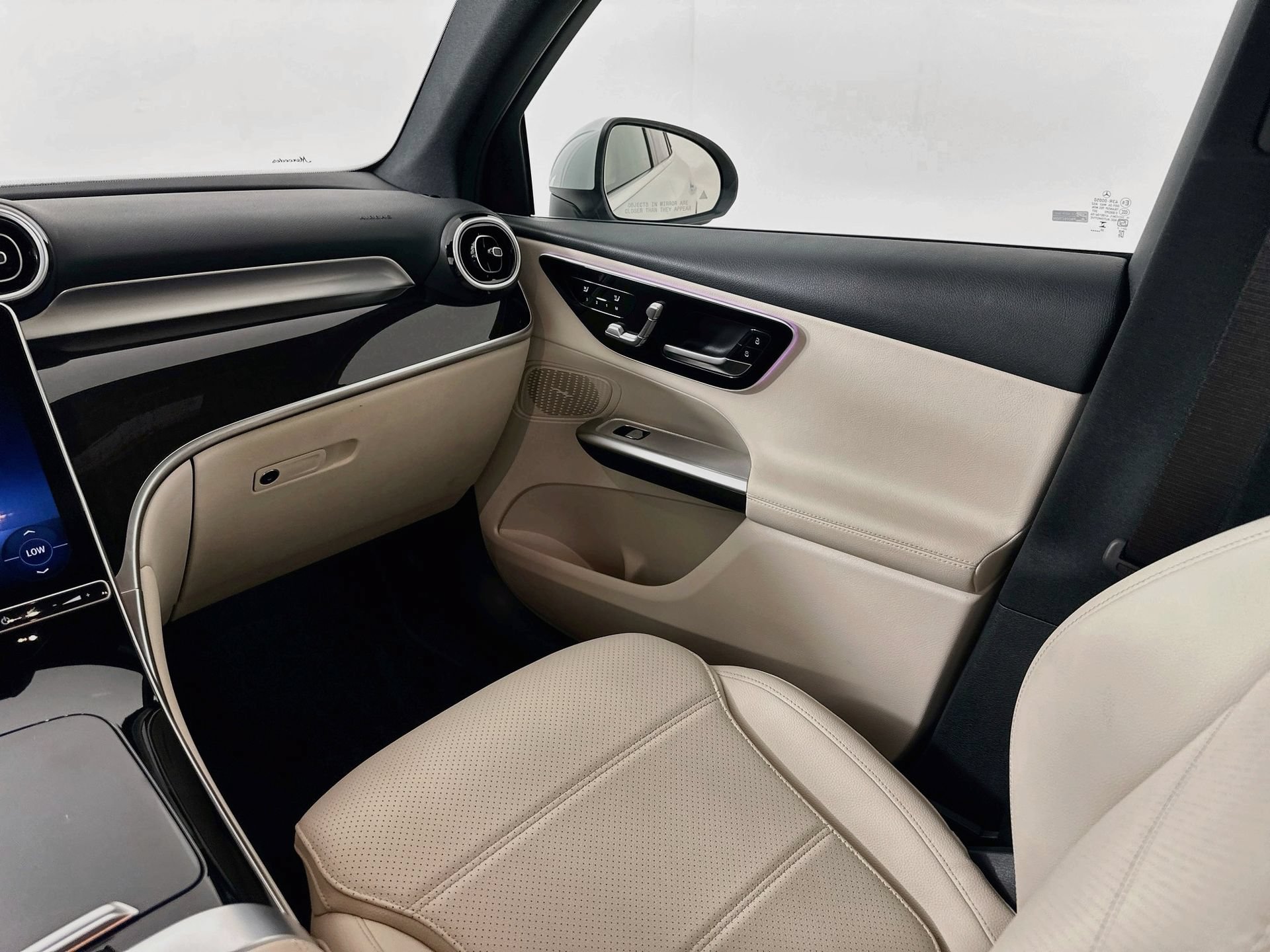 Certified 2026 Mercedes-Benz GLC 300 image 24