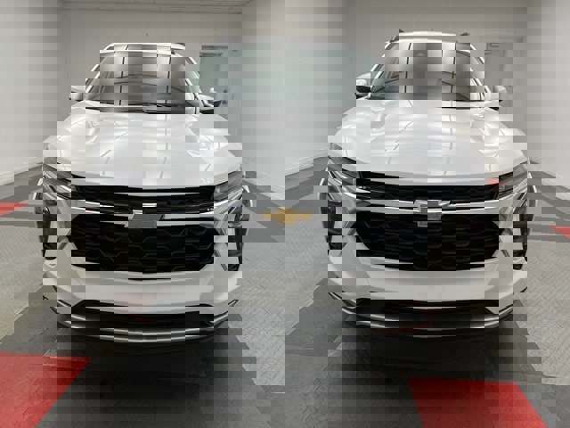 New 2026 Chevrolet Trax LT image 2