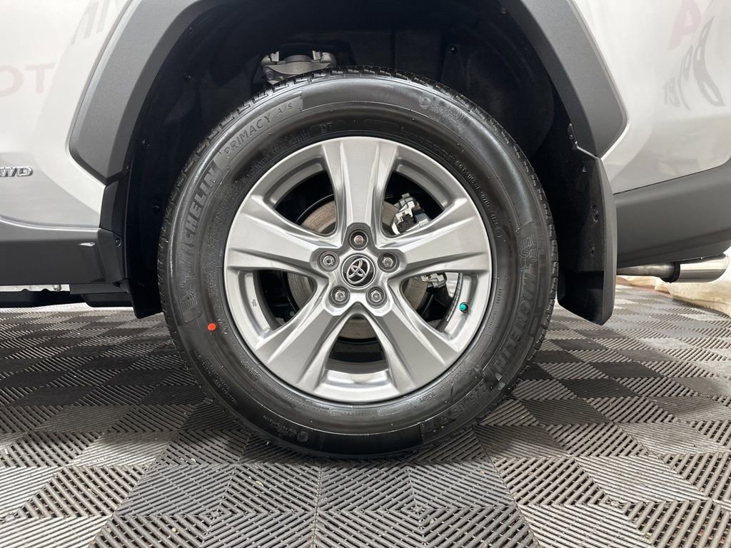 Used 2025 Toyota RAV4 XLE w/ Convenience Package image 27