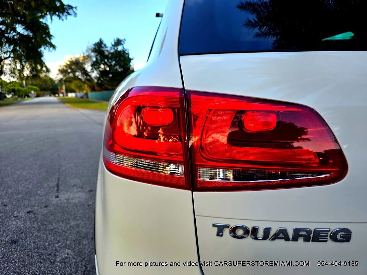 Used 2011 Volkswagen Touareg Sport image 15