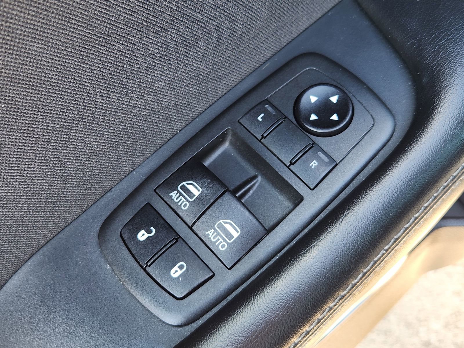 Used 2019 Dodge Challenger SXT image 28