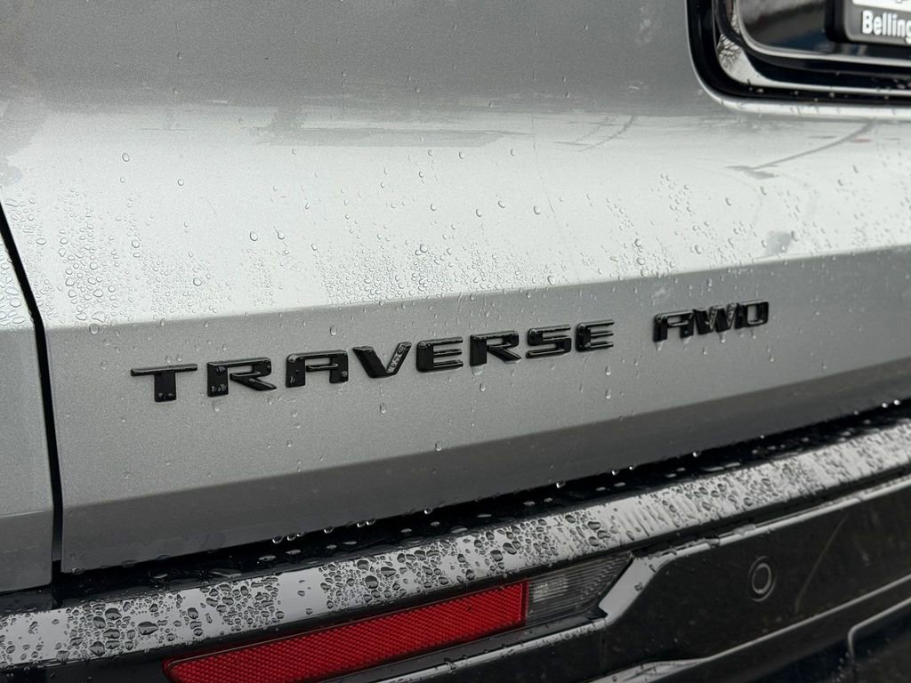 Used 2025 Chevrolet Traverse RS image 11