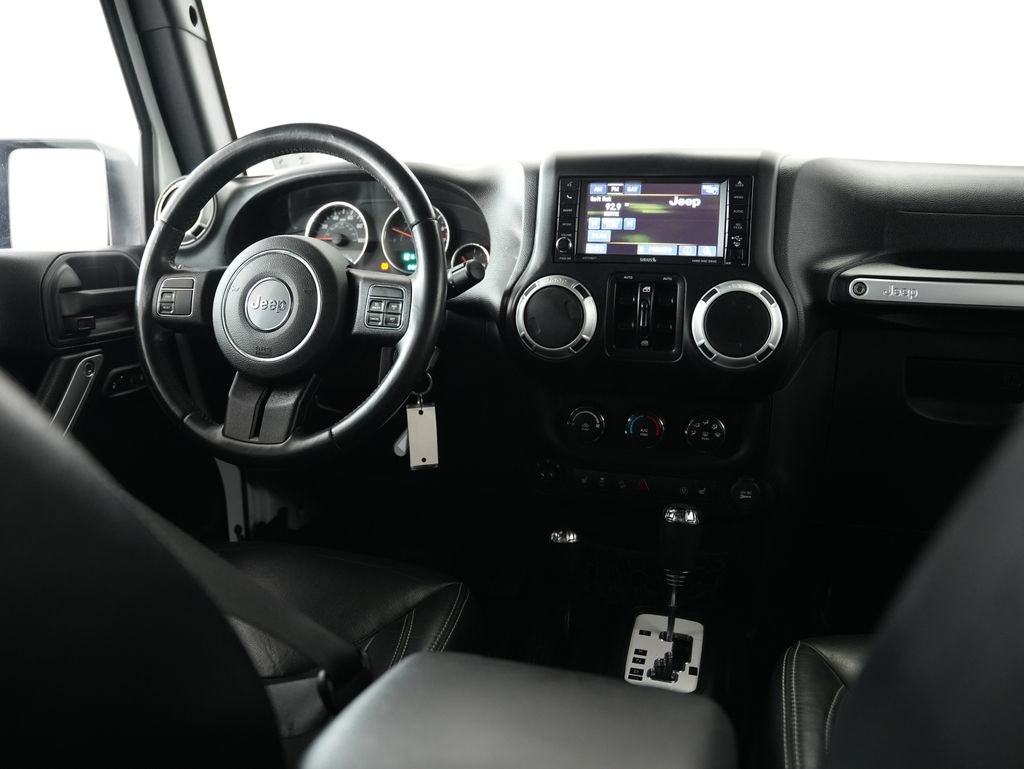 Used 2016 Jeep Wrangler Unlimited Sahara AWD/4WD image 10