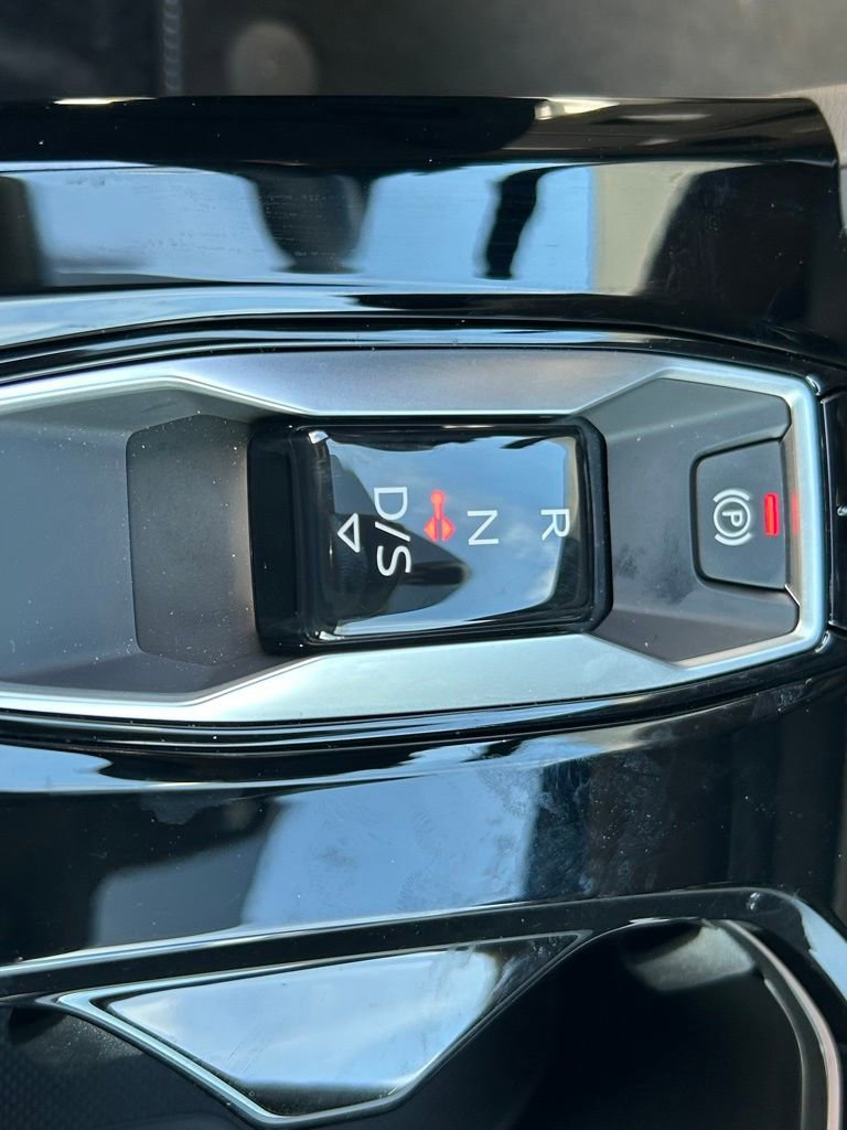 Used 2025 Audi Q5 Premium w/ Convenience Package image 31