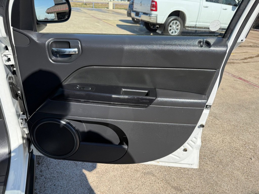 Used 2015 Jeep Compass Sport w/ Power Value Group image 18