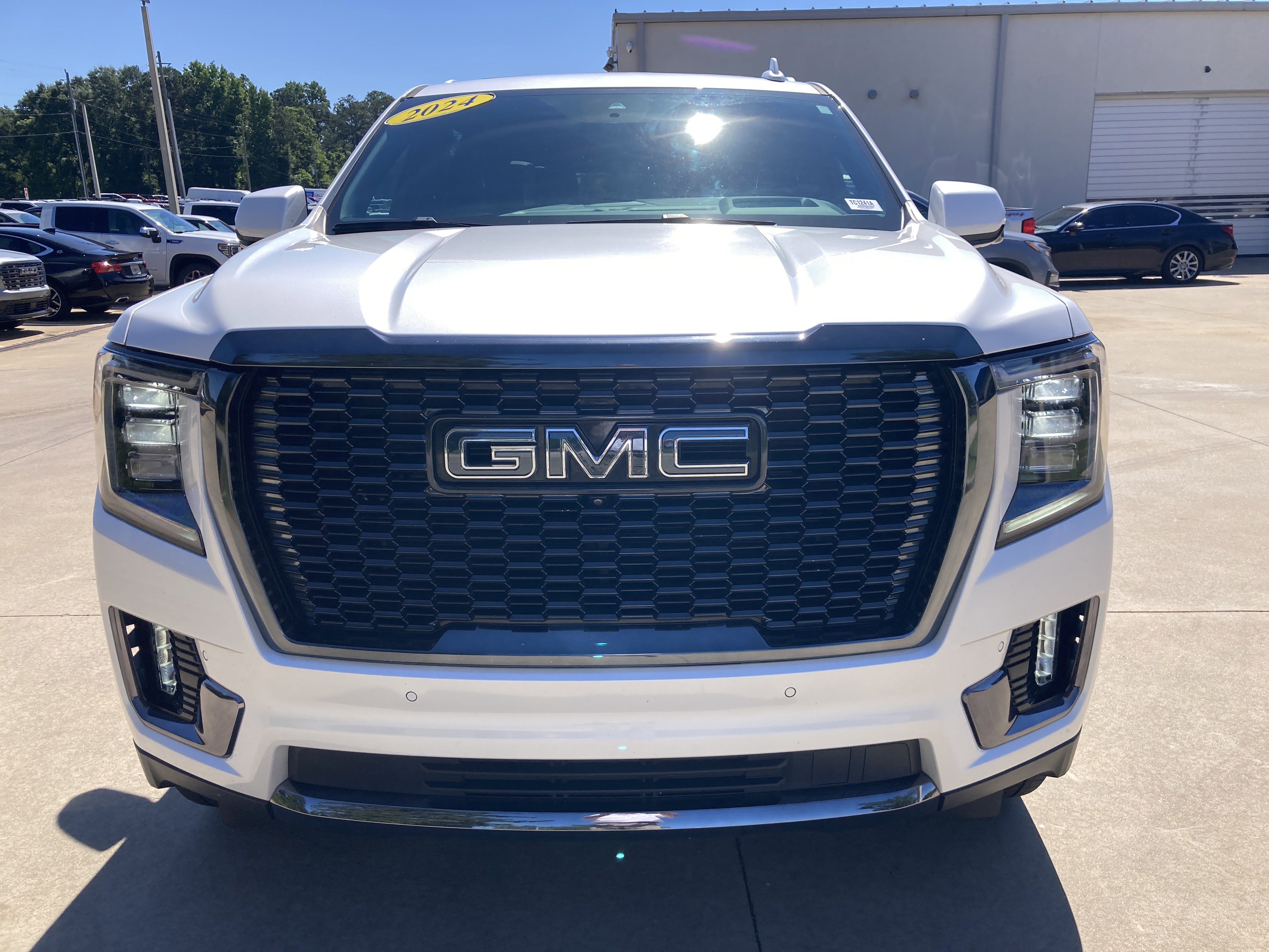 Certified 2024 GMC Yukon XL Denali Ultimate AWD/4WD image 2