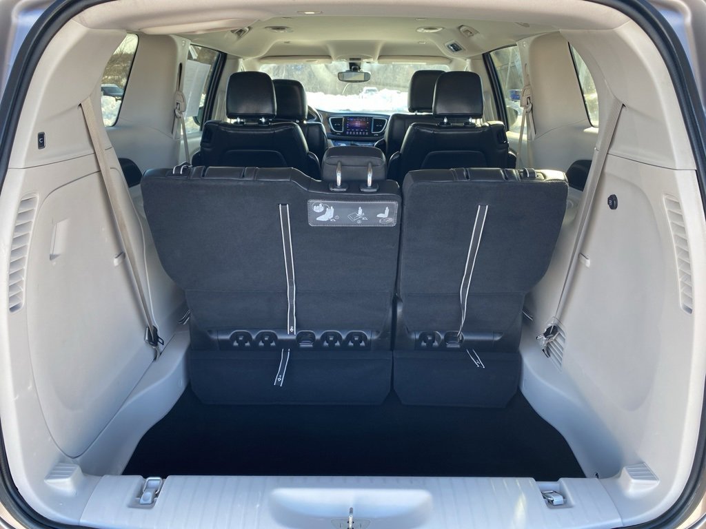Used 2017 Chrysler Pacifica Touring-L image 16