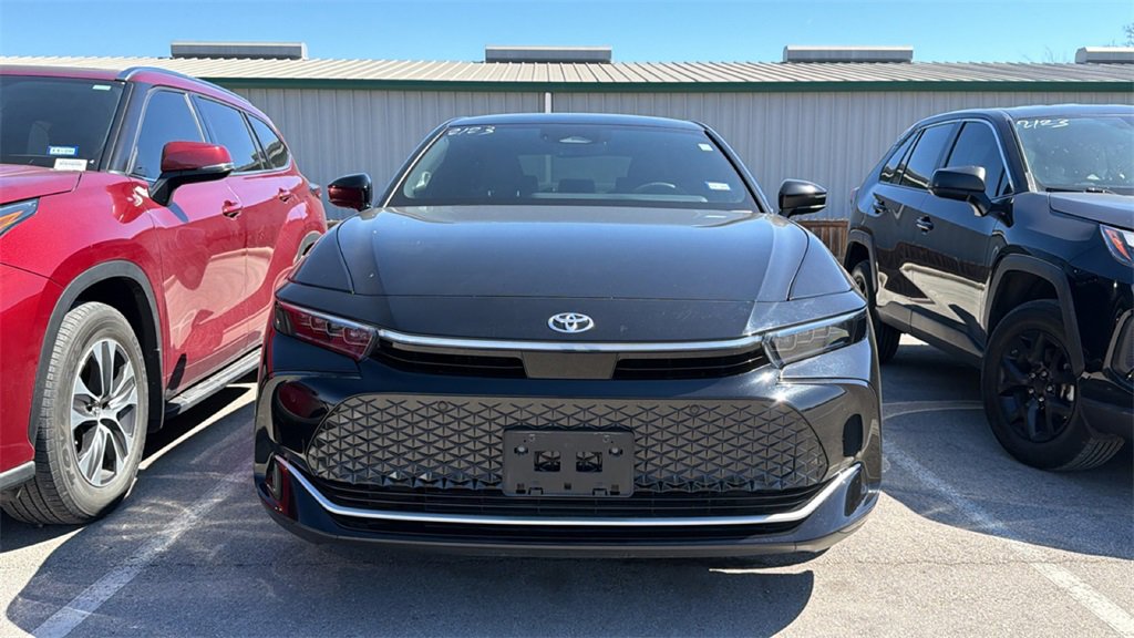 Used 2024 Toyota Crown Limited image 2