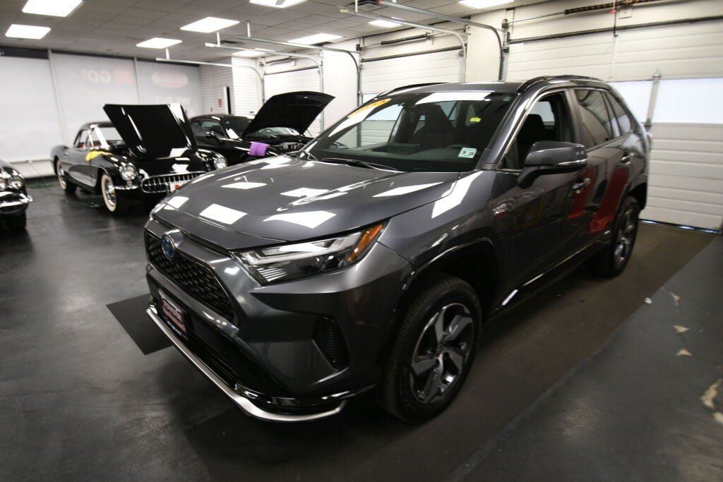 Used 2023 Toyota RAV4 SE w/ Weather & Moonroof Package AWD/4WD image 3