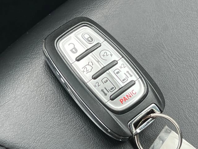 Used 2024 Chrysler Pacifica Touring-L FWD image 32