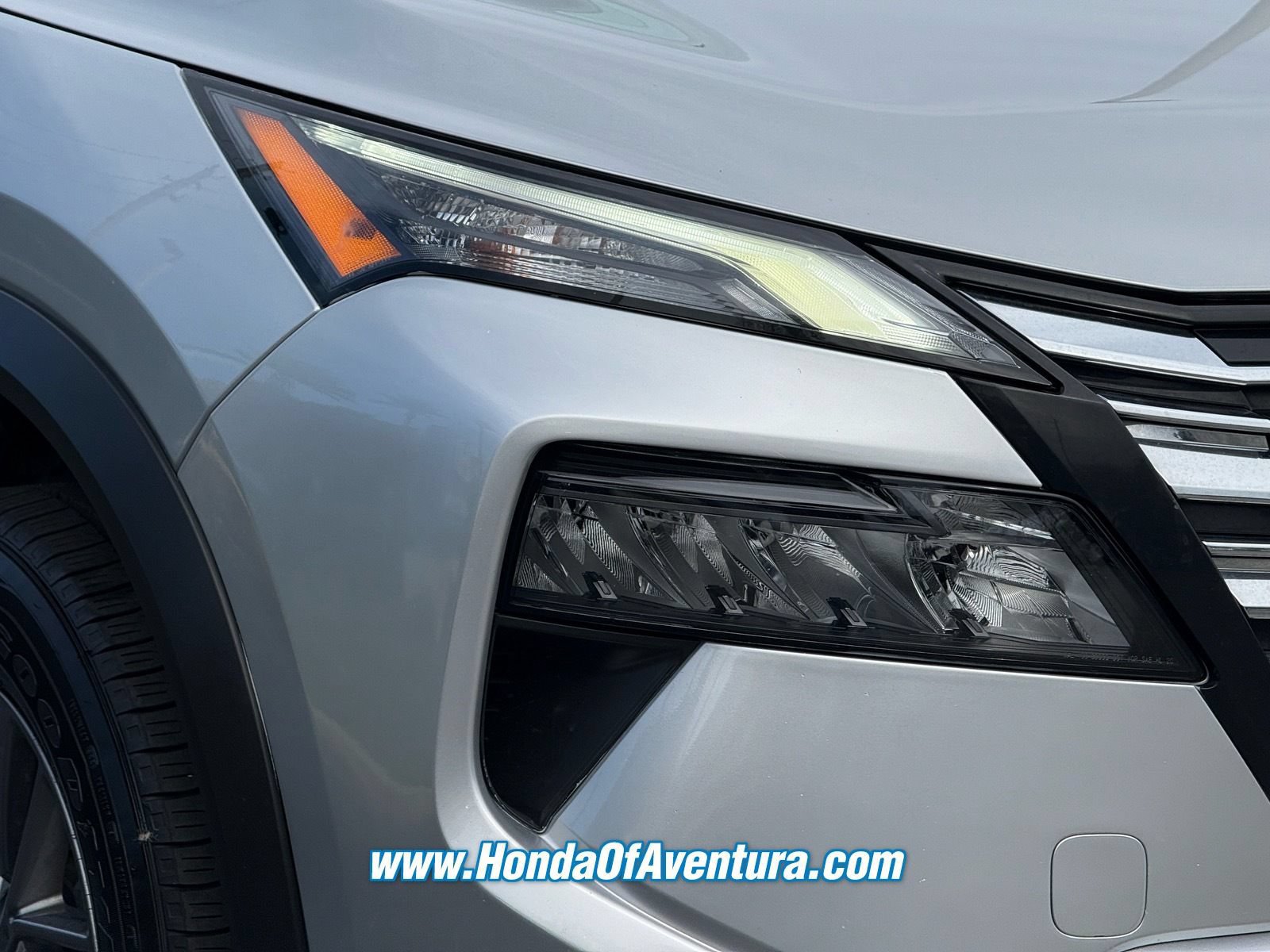 Used 2024 Nissan Rogue S AWD/4WD image 8