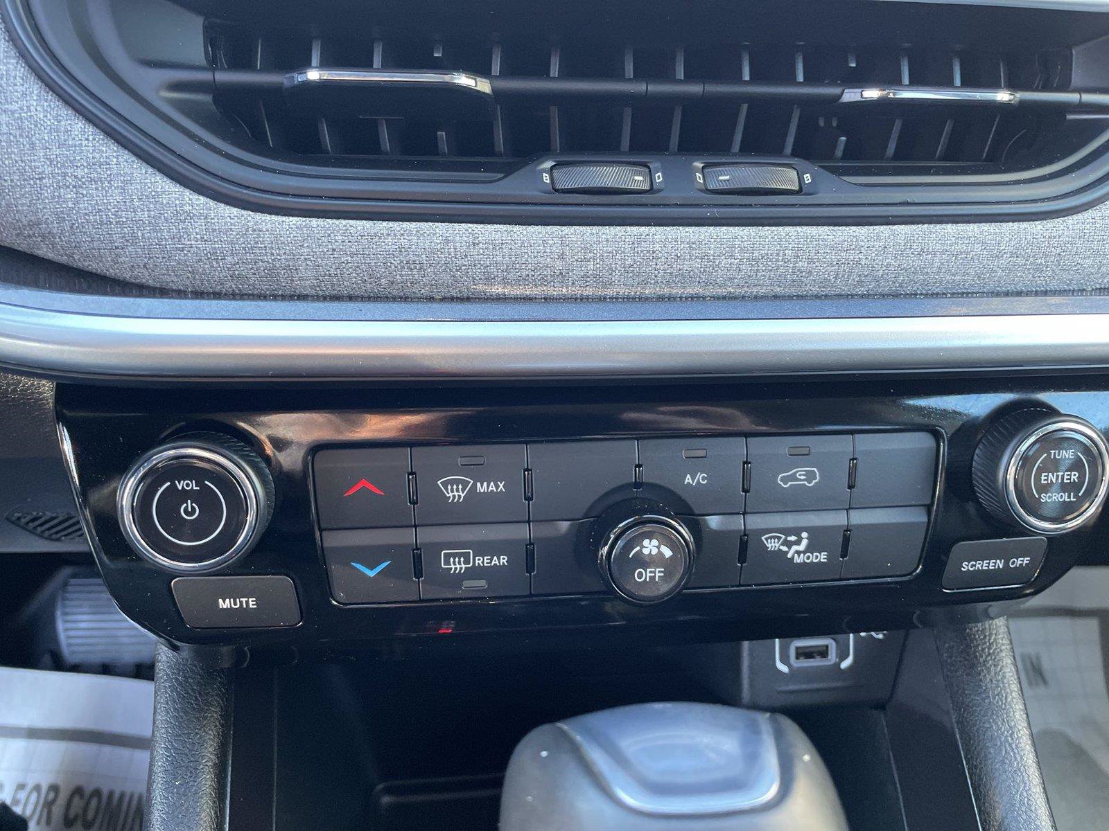 Used 2022 Jeep Compass Latitude w/ Sun and Sound Group AWD/4WD image 19