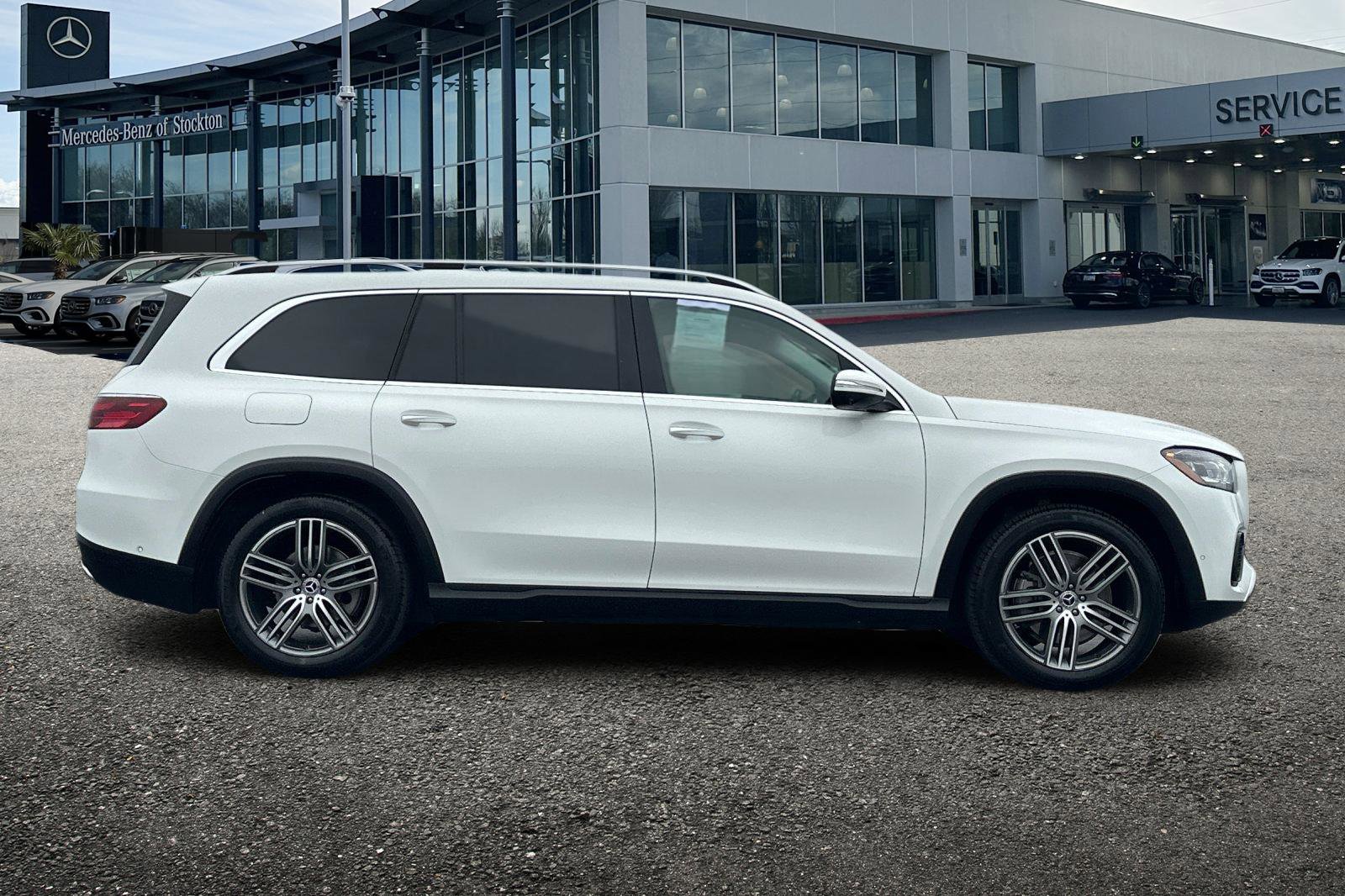 Certified 2024 Mercedes-Benz GLS 450 4MATIC image 3