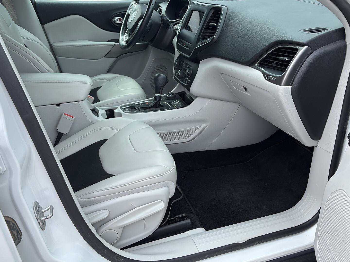 Used 2021 Jeep Cherokee Latitude Plus image 15