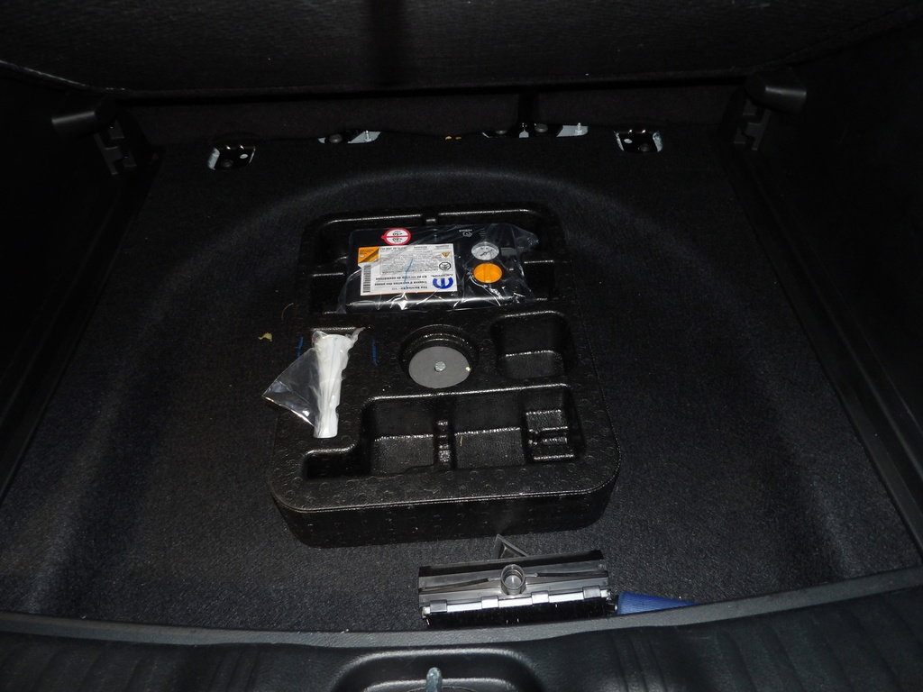 Used 2024 Jeep Compass Limited w/ Elite Group image 19