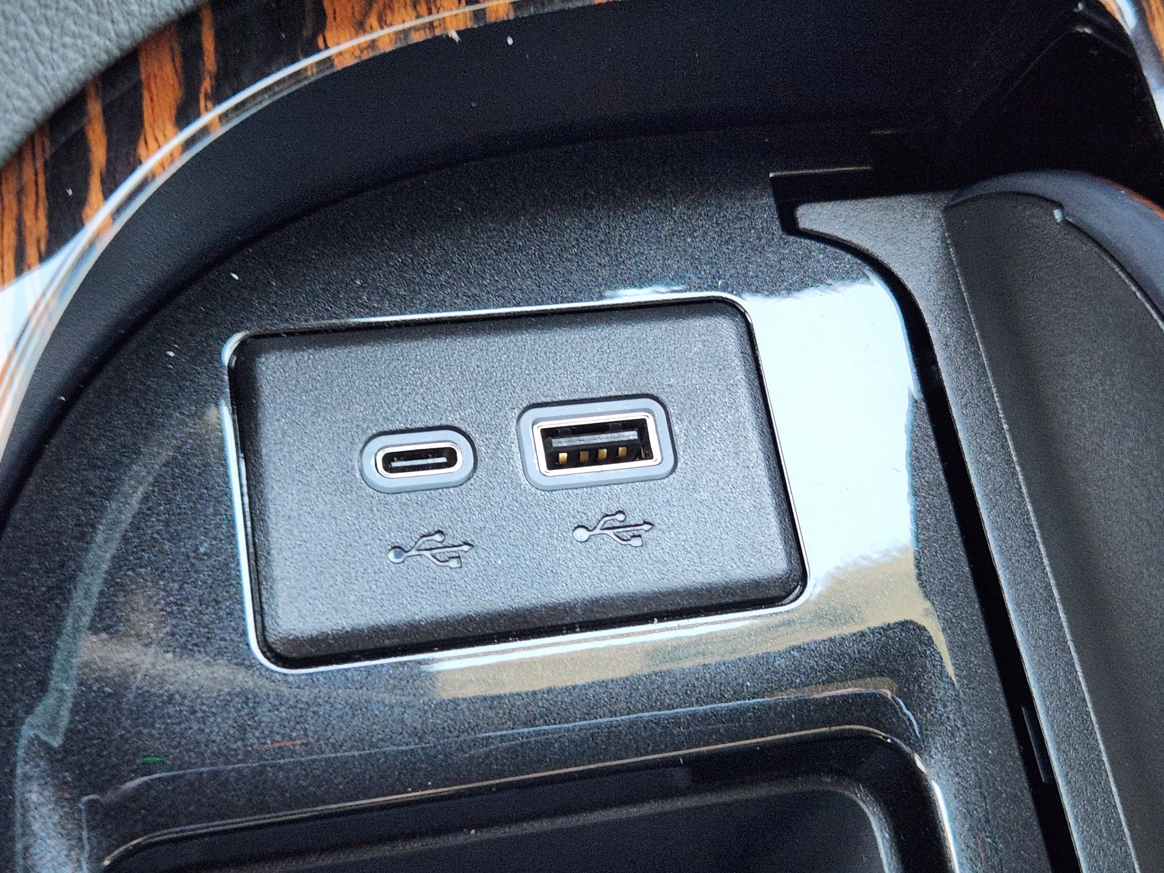 Certified 2024 Cadillac Escalade Luxury image 20