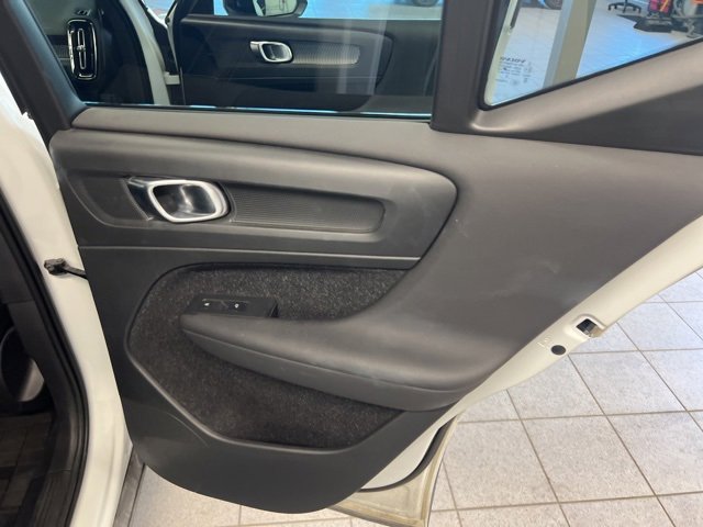 Used 2021 Volvo XC40 T5 R-Design w/ Protection Package Premier image 15