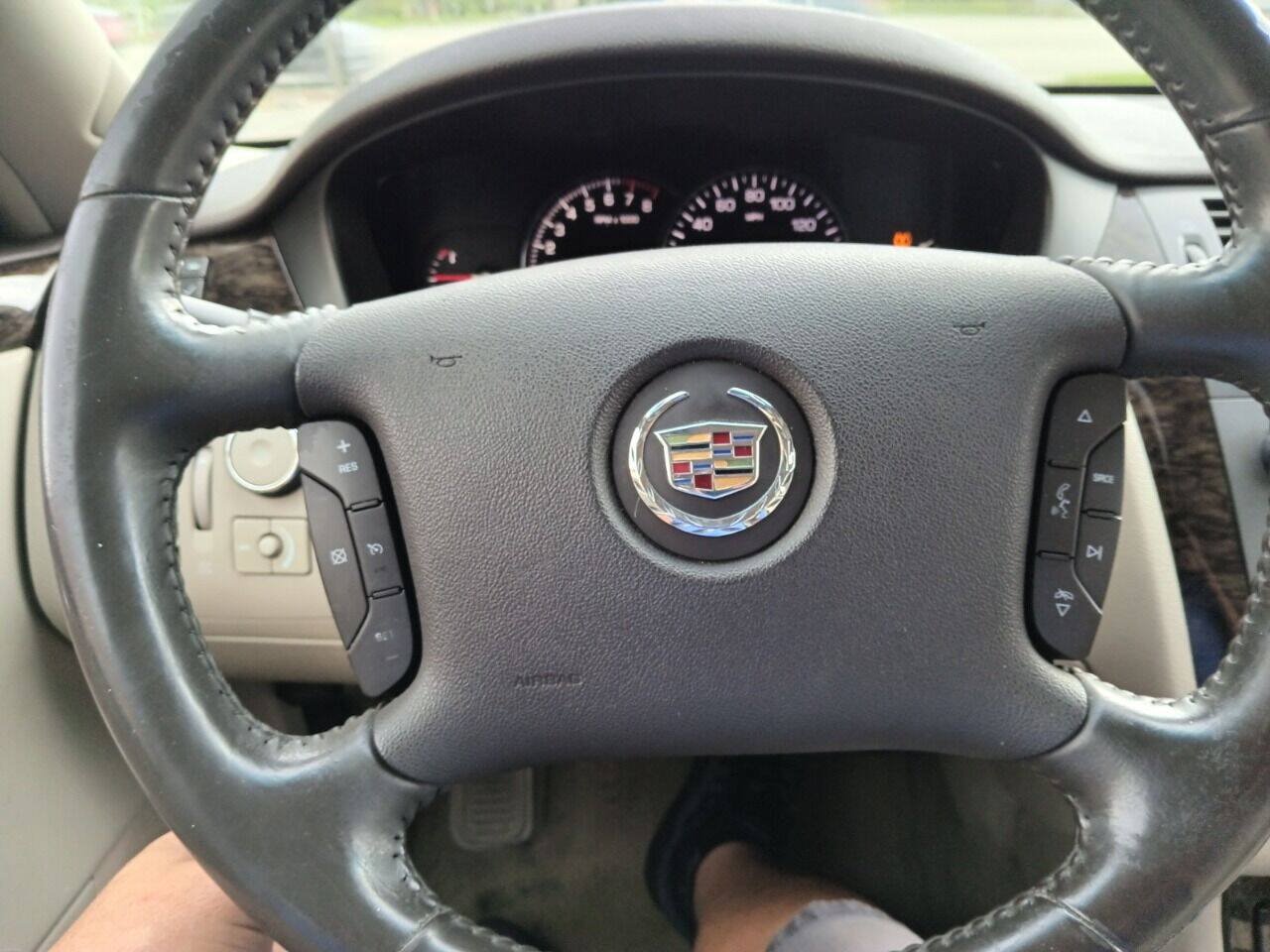 Used 2010 Cadillac DTS FWD image 9