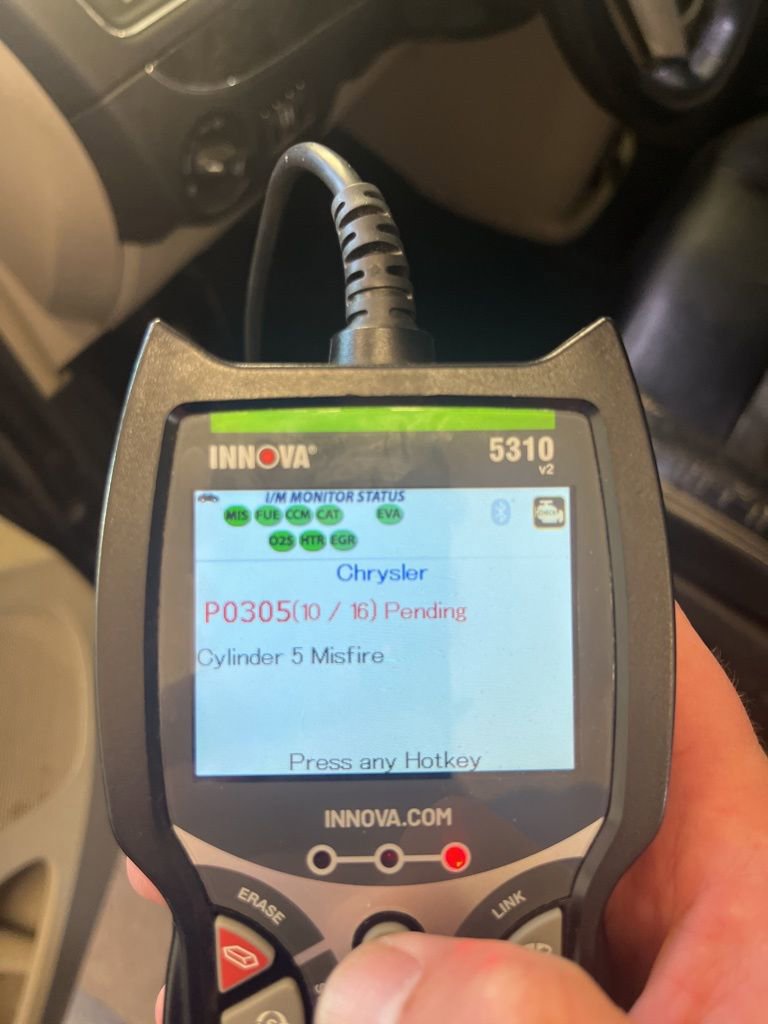 Used 2015 Chrysler Town & Country Touring FWD image 10