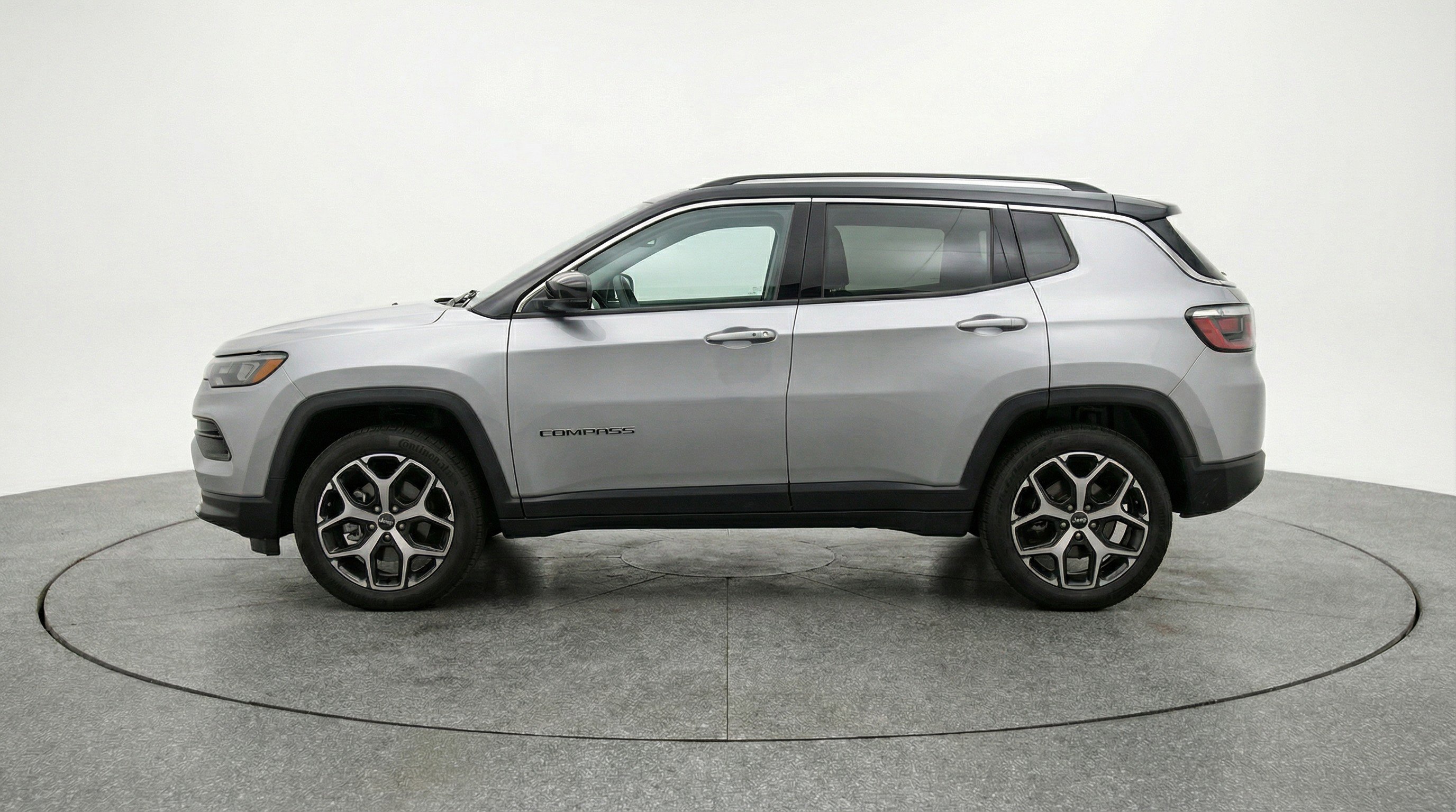 Used 2025 Jeep Compass Limited AWD/4WD image 5