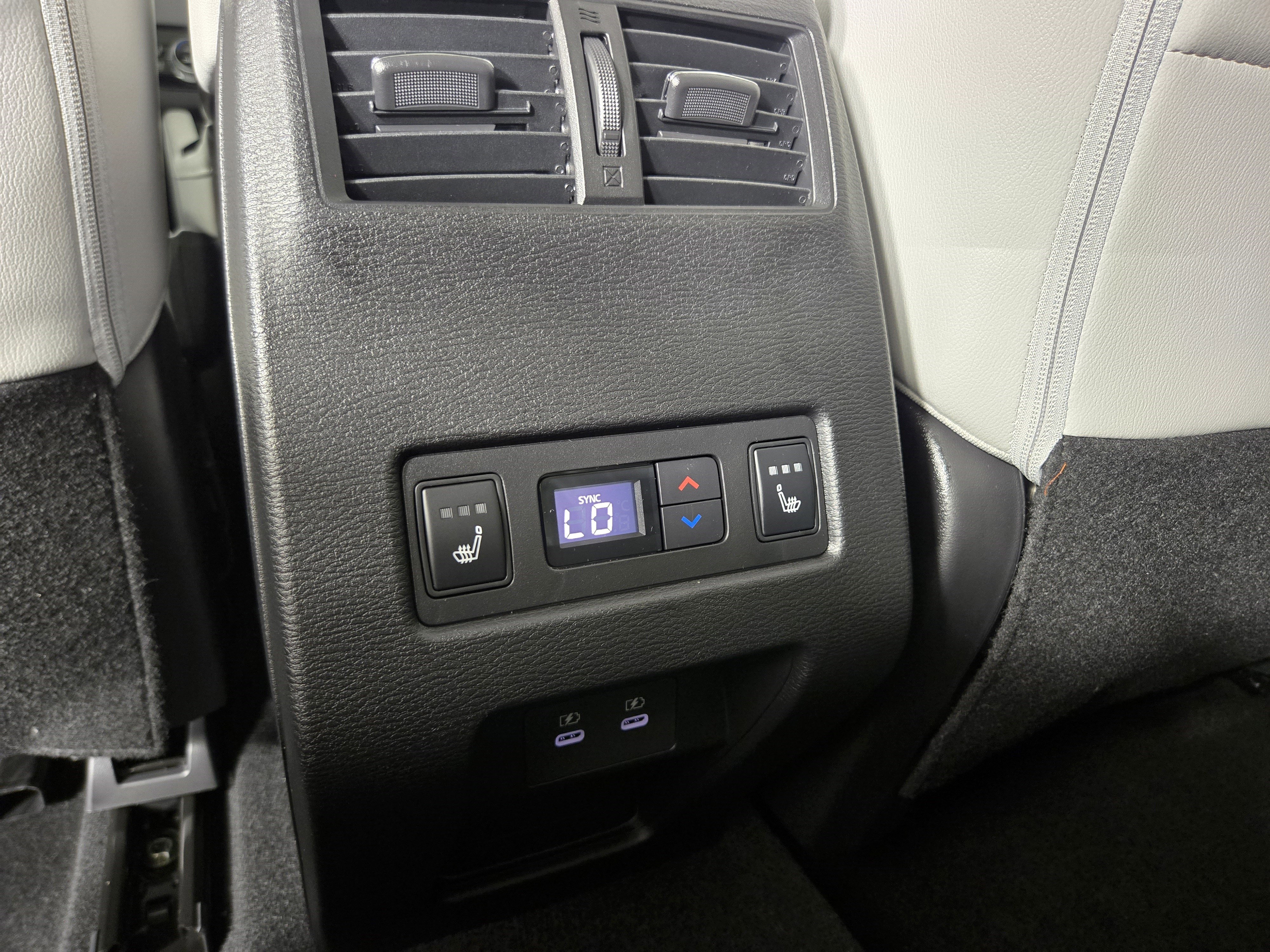 New 2025 Mitsubishi Outlander SEL image 32