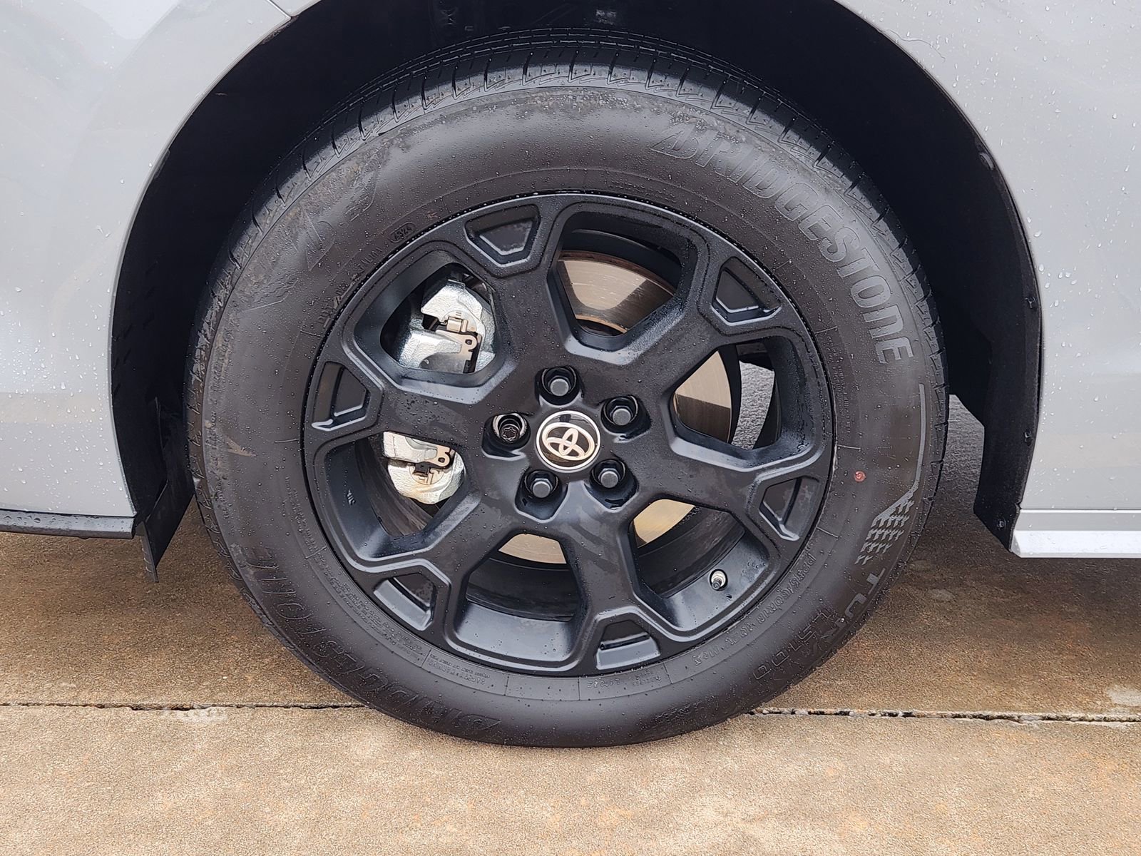 Used 2025 Toyota Sienna XLE Woodland Edition image 14