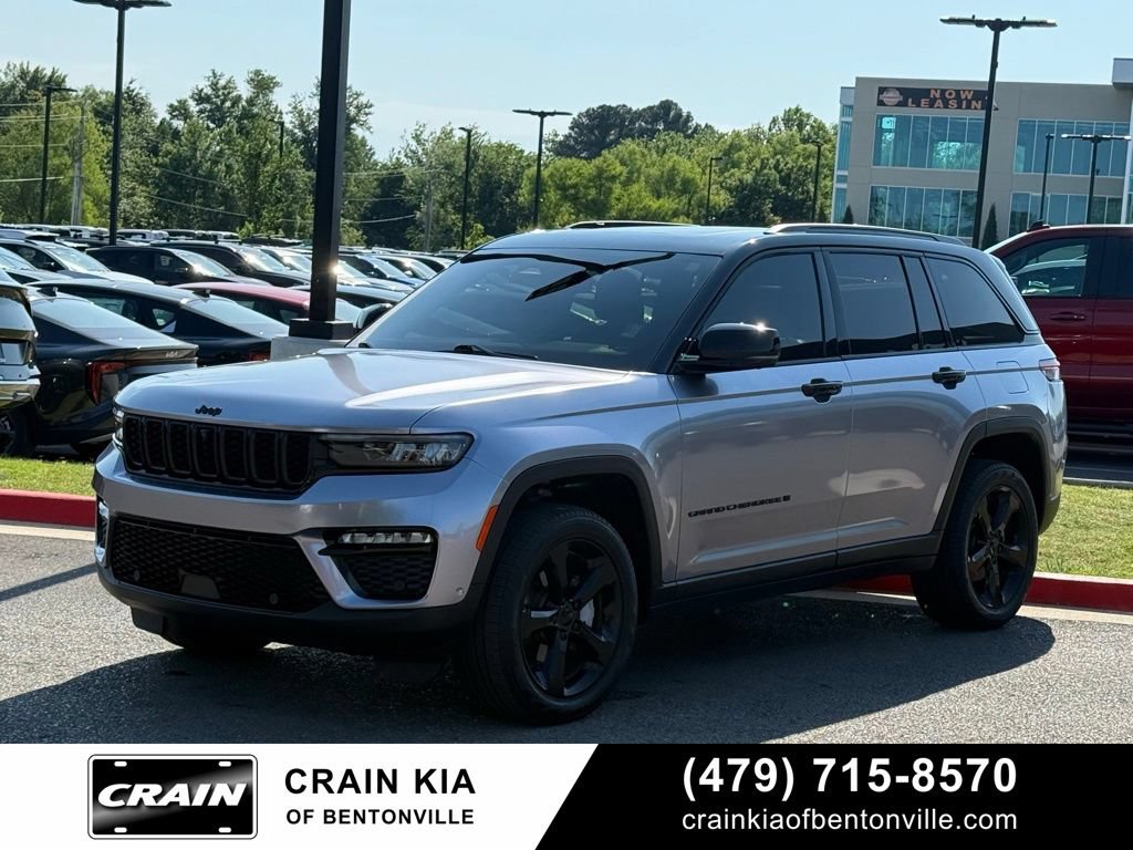 Used 2023 Jeep Grand Cherokee Limited w/ Luxury Tech Group II AWD/4WD image 3