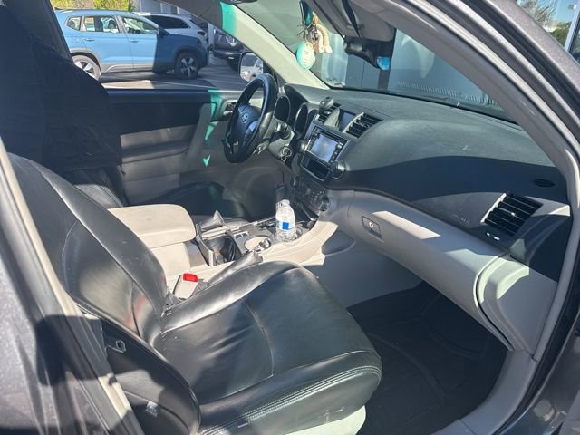 Used 2013 Toyota Highlander Plus FWD image 13