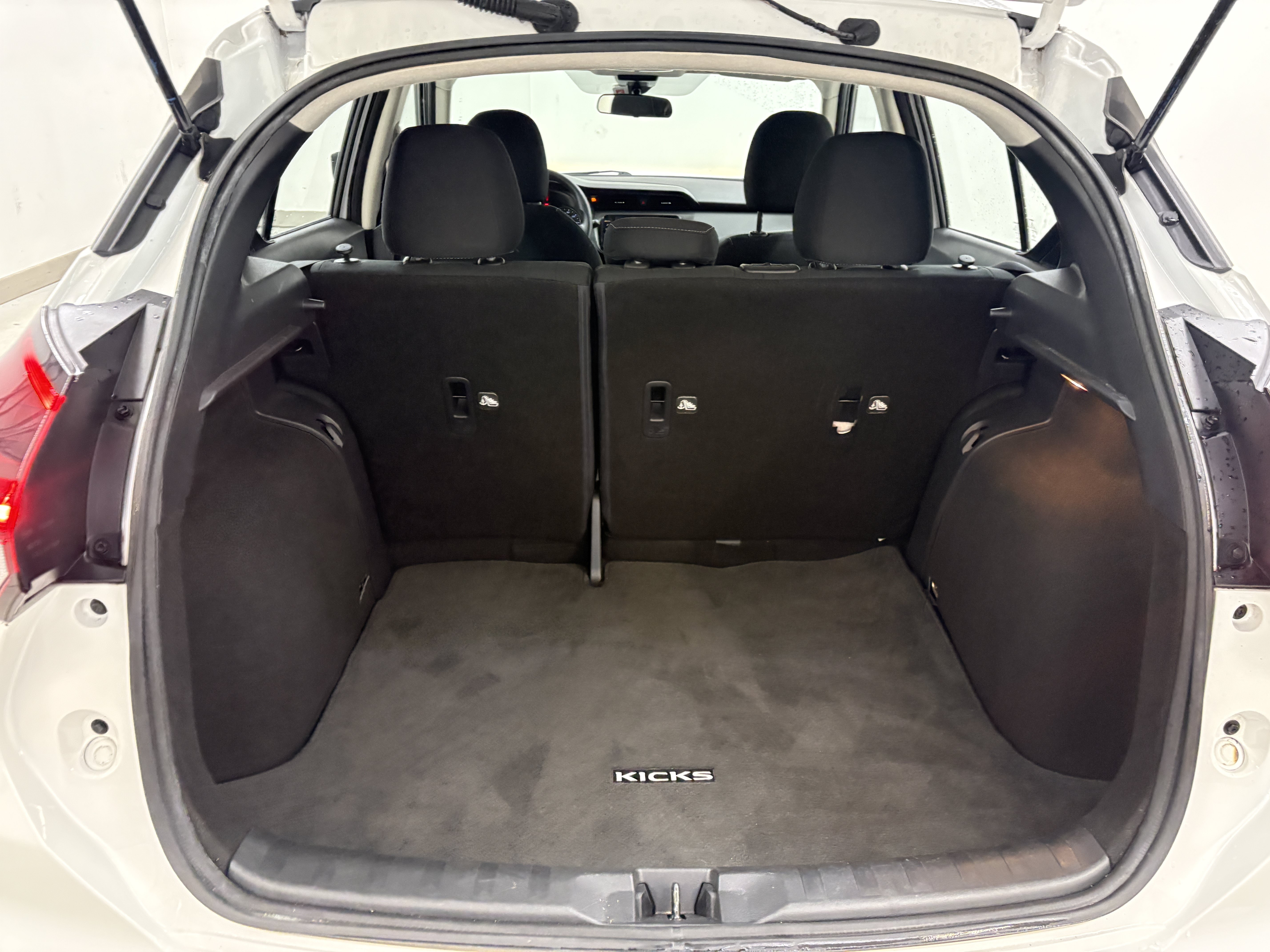 Used 2021 Nissan Kicks SV FWD image 9
