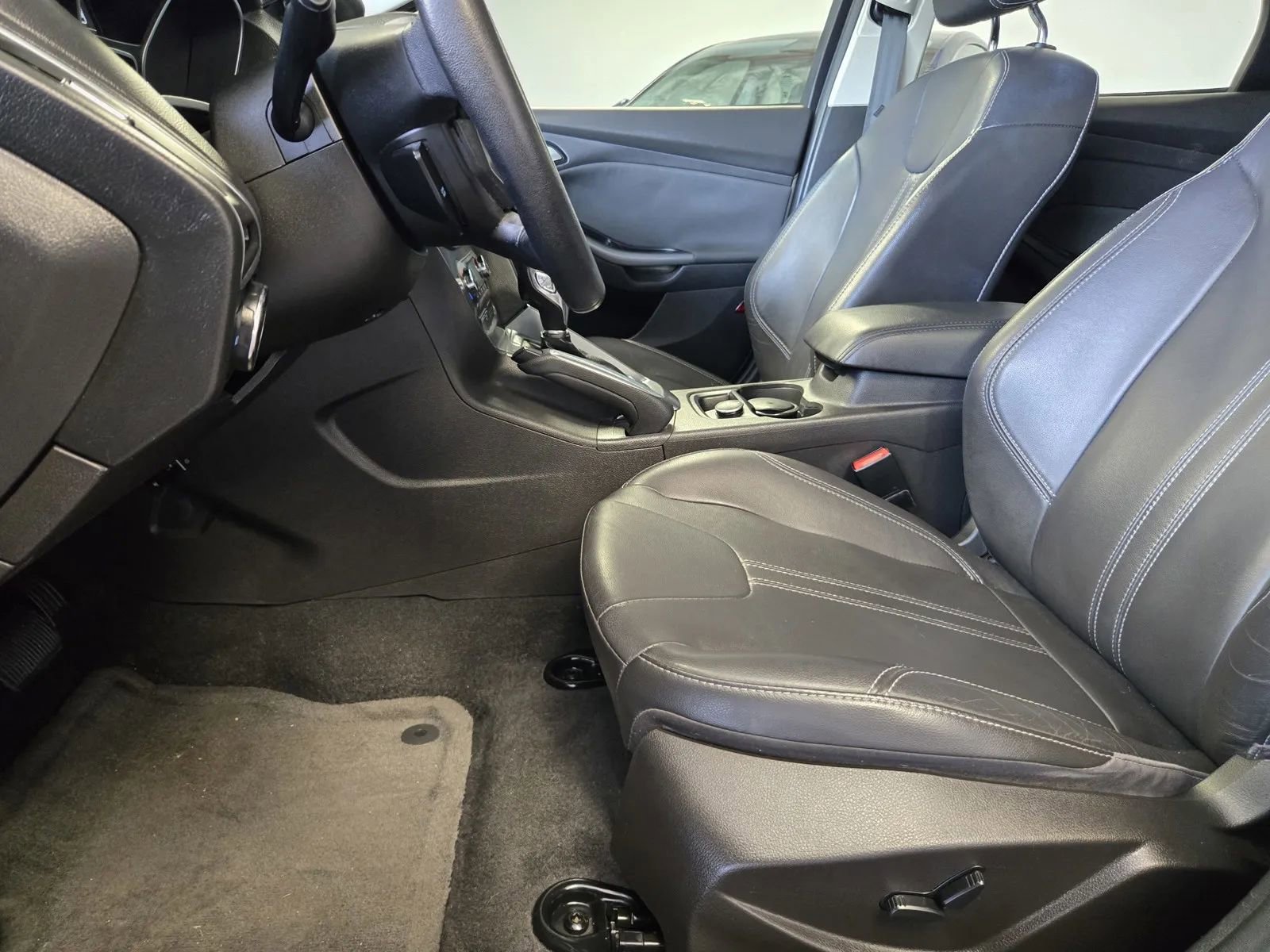 Used 2012 Ford Focus Titanium FWD image 14