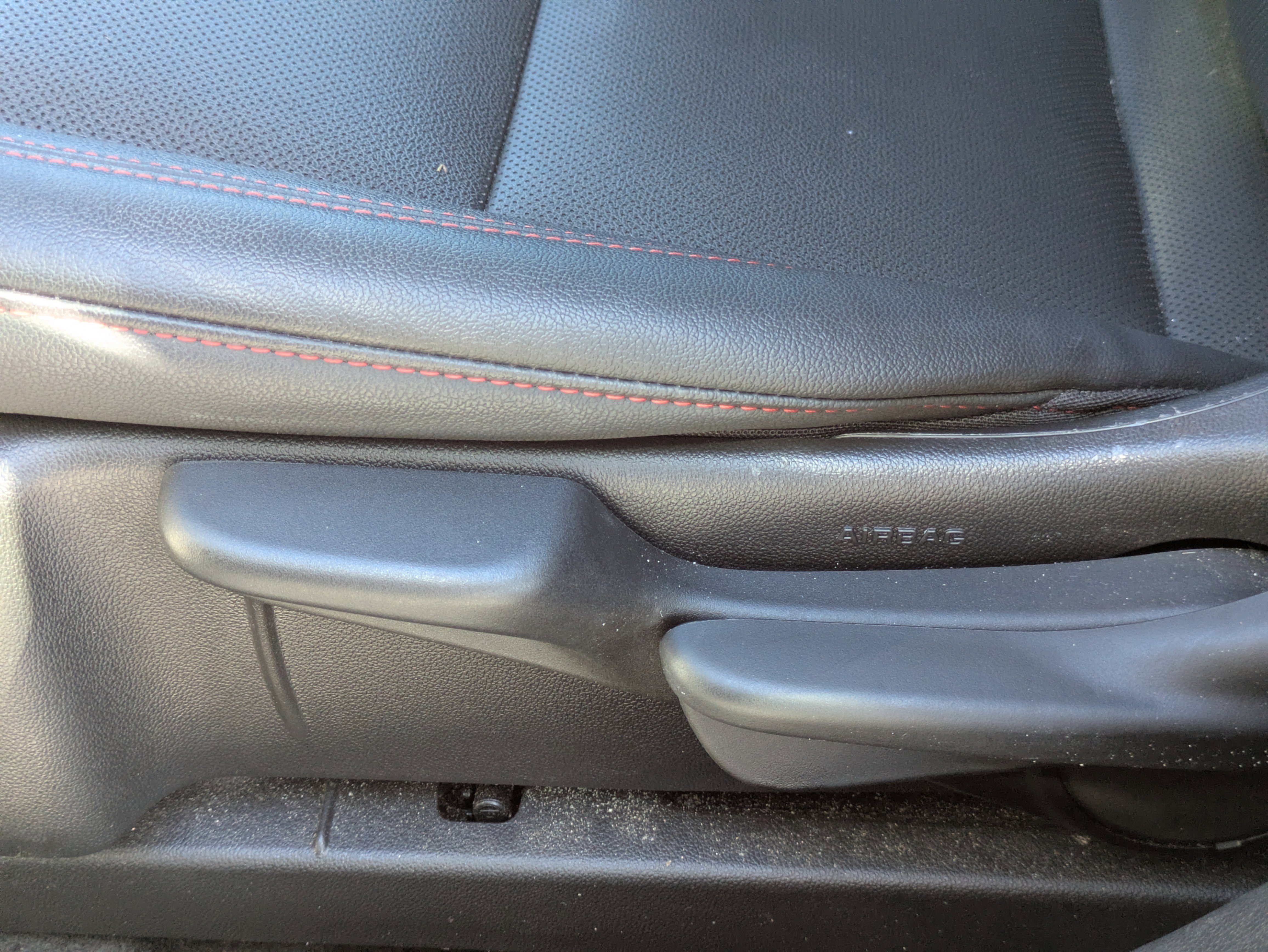 Used 2025 Chevrolet Trax RS w/ Sunroof Package image 11