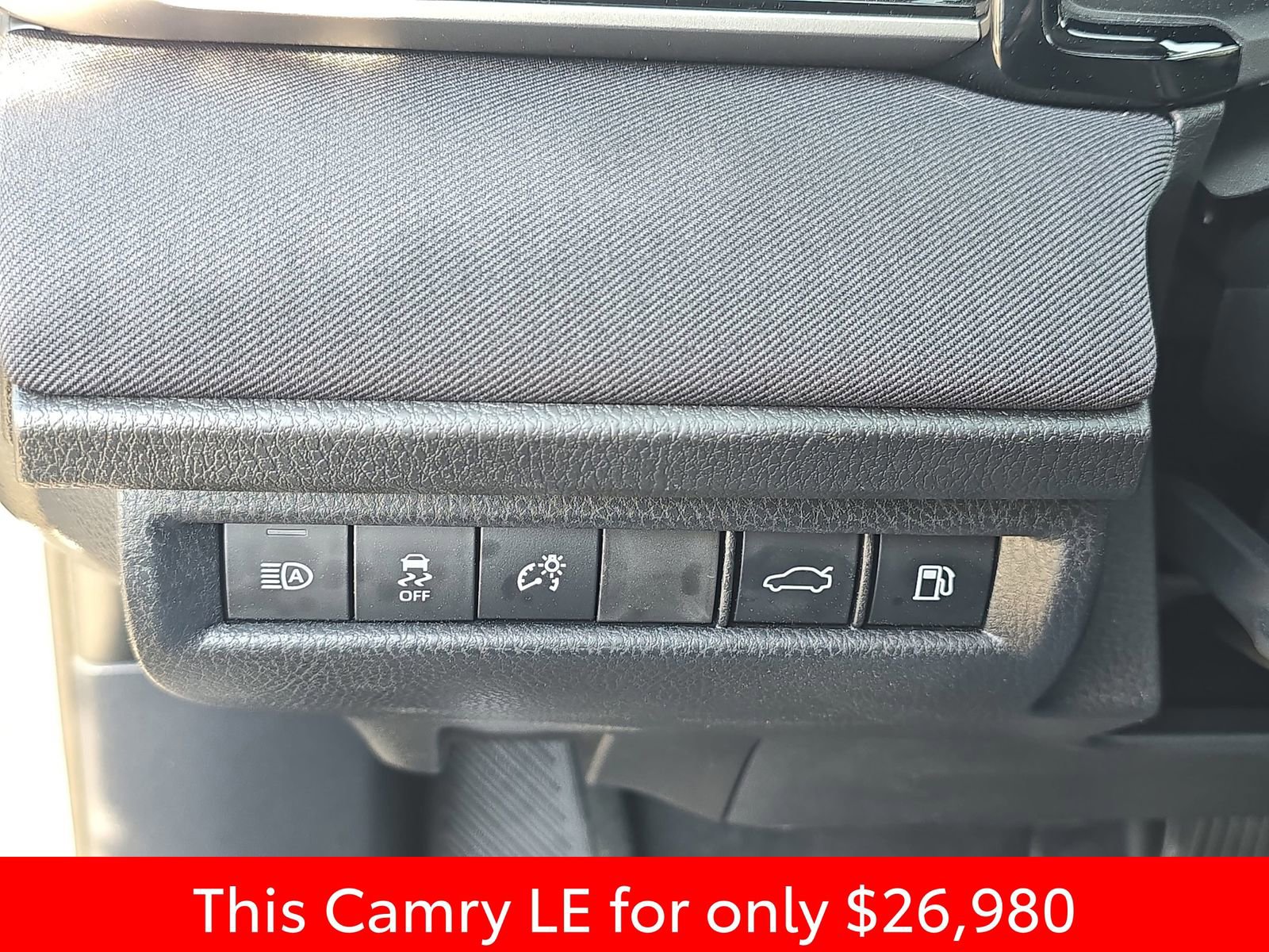 Used 2025 Toyota Camry LE w/ Convenience Package image 31