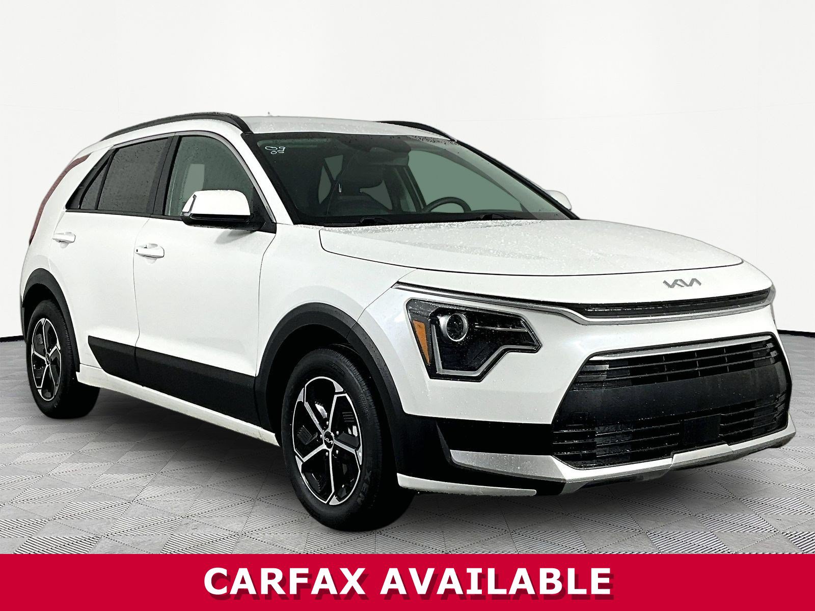 Certified 2024 Kia Niro EX FWD image 3