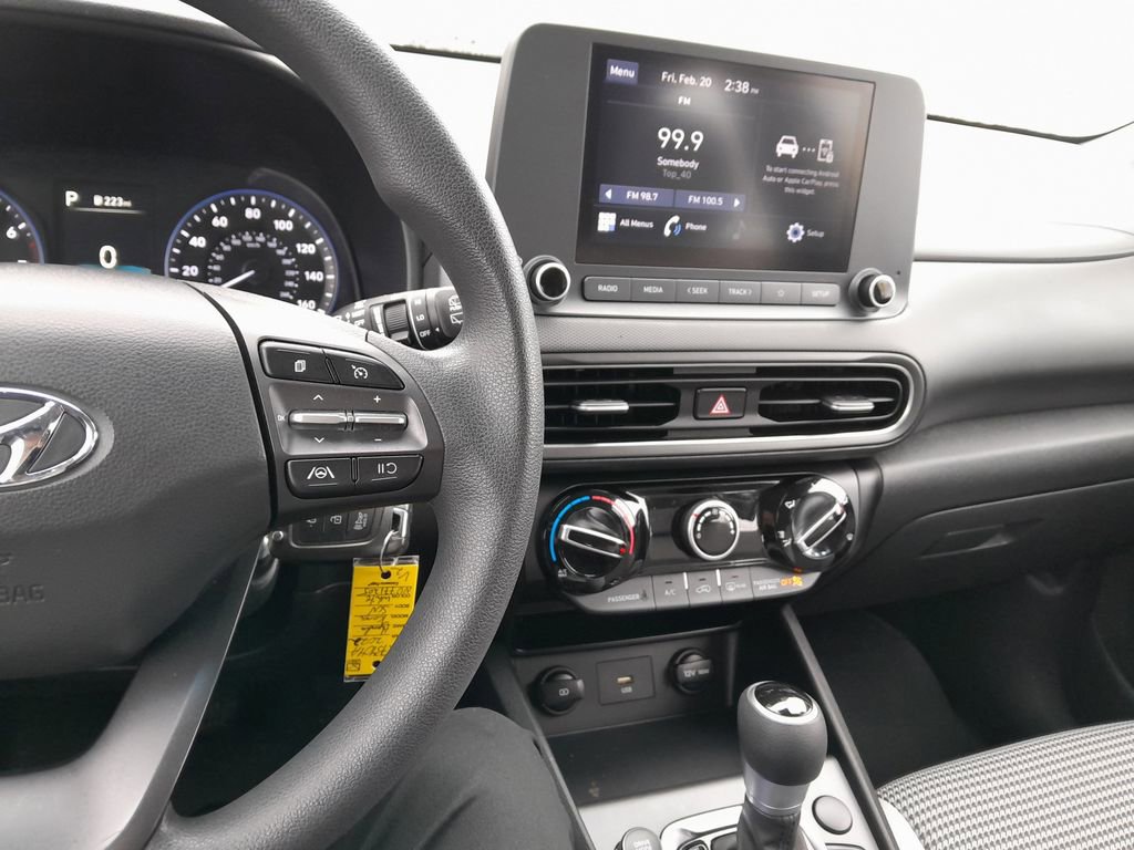 Used 2022 Hyundai Kona SE image 16