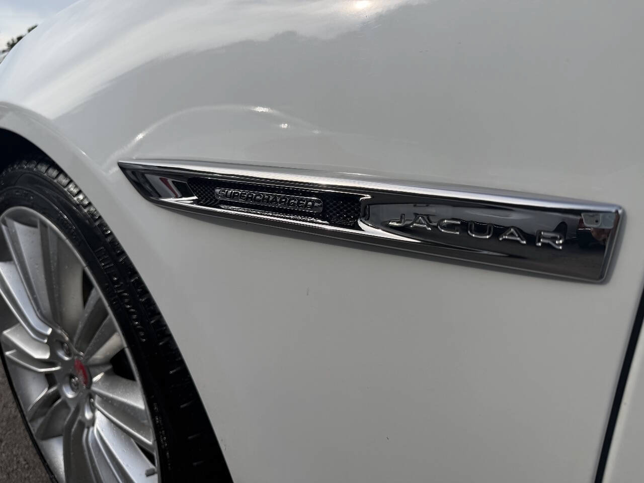 Used 2016 Jaguar XJ L Supercharged RWD image 9